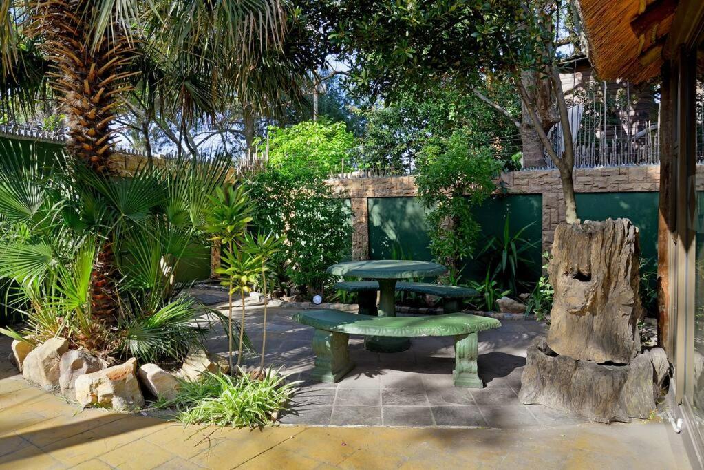 Mawethu Peaceful Garden With Covered Pool And Braai Area Кейптаун Екстериор снимка