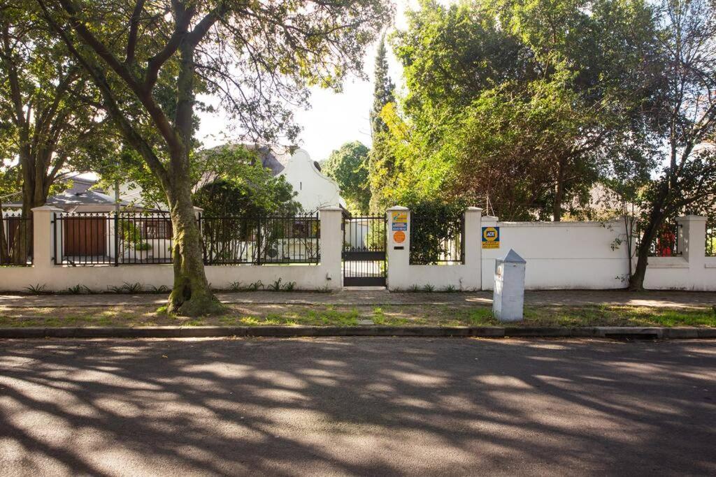 Mawethu Peaceful Garden With Covered Pool And Braai Area Кейптаун Екстериор снимка