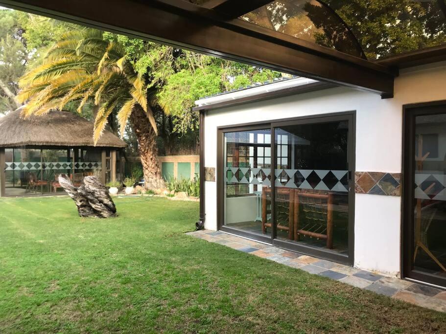 Mawethu Peaceful Garden With Covered Pool And Braai Area Кейптаун Екстериор снимка