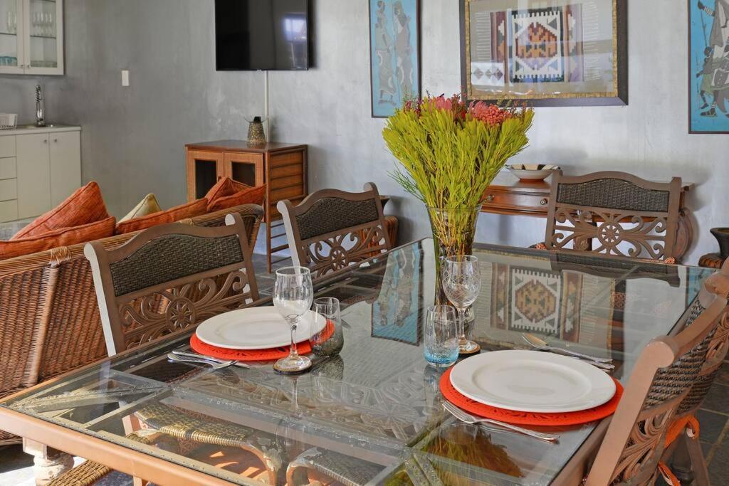 Mawethu Peaceful Garden With Covered Pool And Braai Area Кейптаун Екстериор снимка